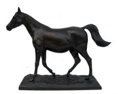 Бронзовая скульптура конь