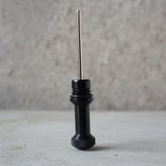 Syringe positioning breech pin